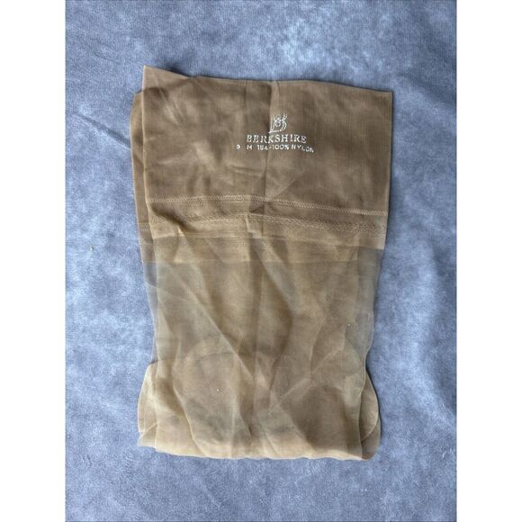 Berkshire Other - Vintage Berkshire Nylon Stockings 9‎ M  #154 NOS 1950s